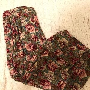 Vintage-Inspired Floral Midi Skirt
